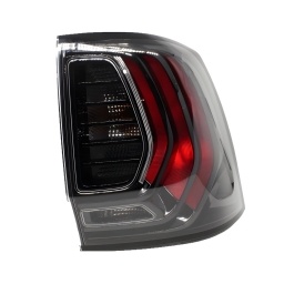 FARO TRASERO DER. (P21W)